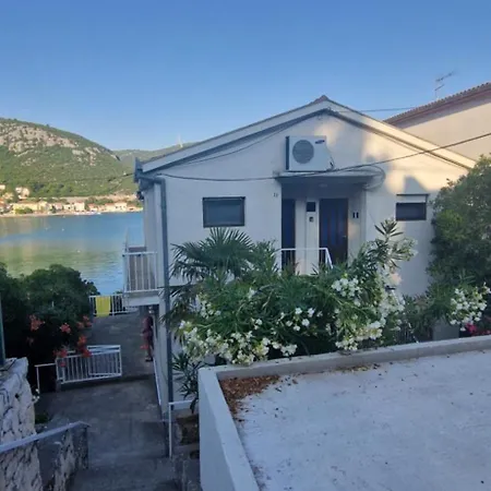 Blue Lagoon Apartman